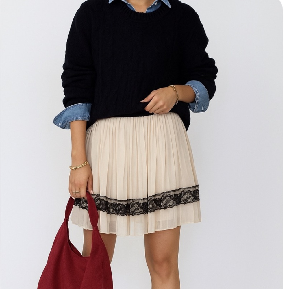 Pleated Mini Skirt Lace Trim  M